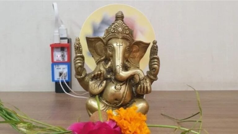 Create the divine disc (Halo) you see behind Ganesh