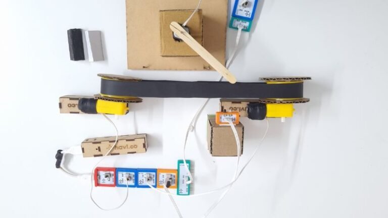 DIY Conveyor Belt with sensor using Havi Elements