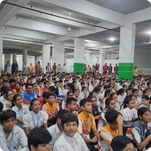 kids attending creativity party