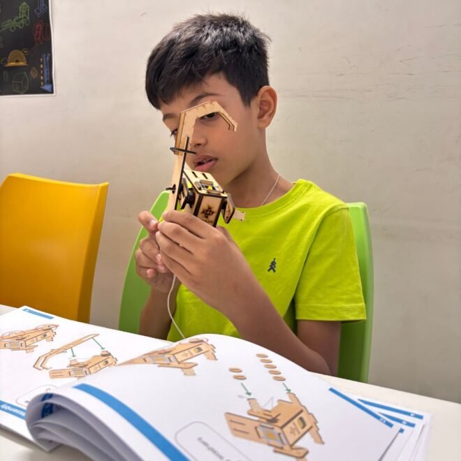 Kids making roboon